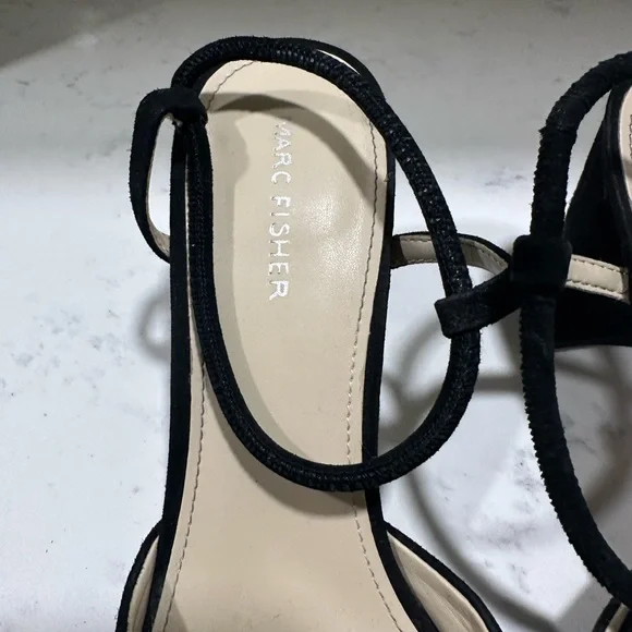 EUC maybe worn a few times low heels - Picture 2 of 9